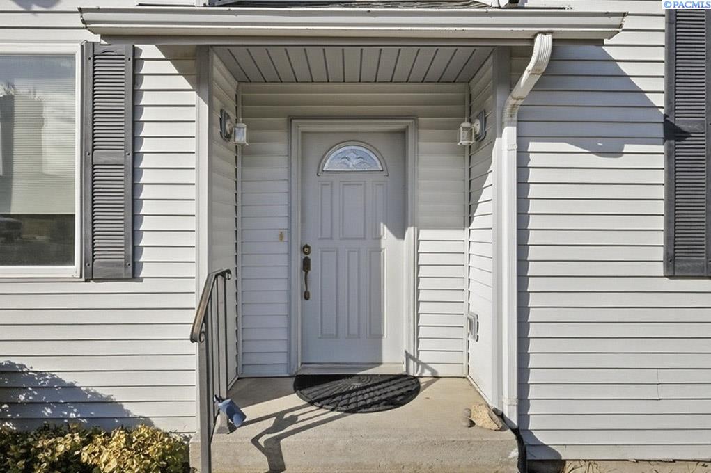 1225 SW Campus View Dr