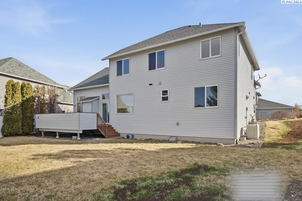 1225 SW Campus View Dr