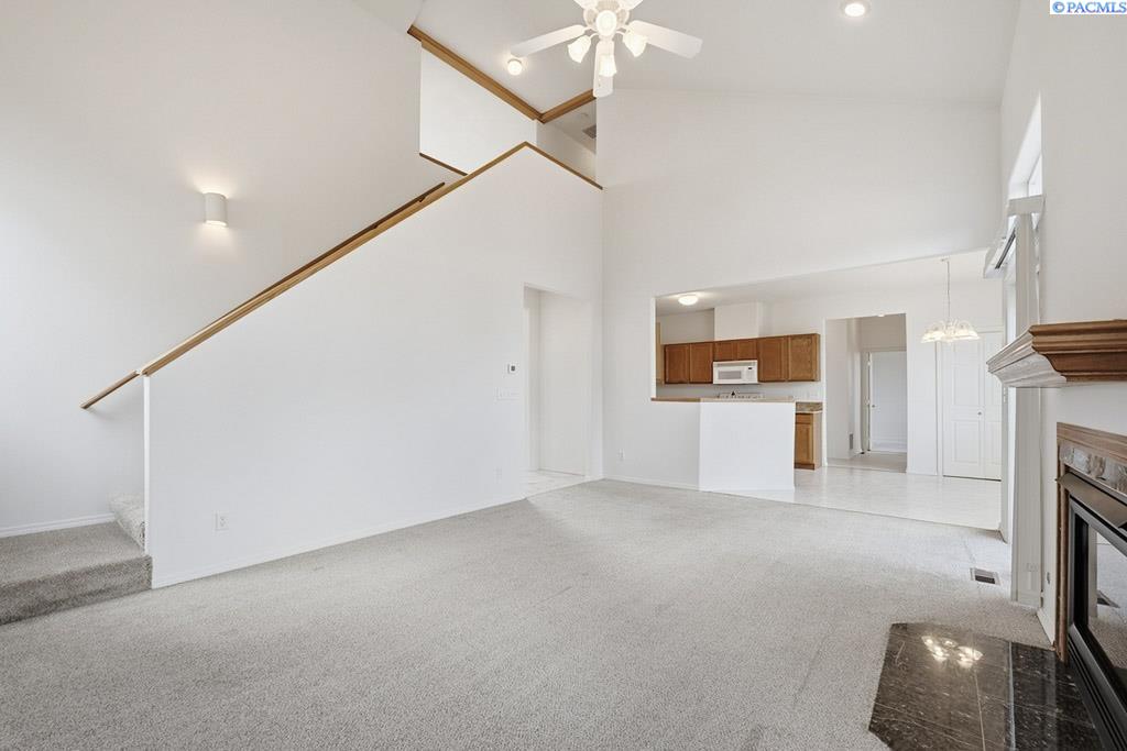 1225 SW Campus View Dr