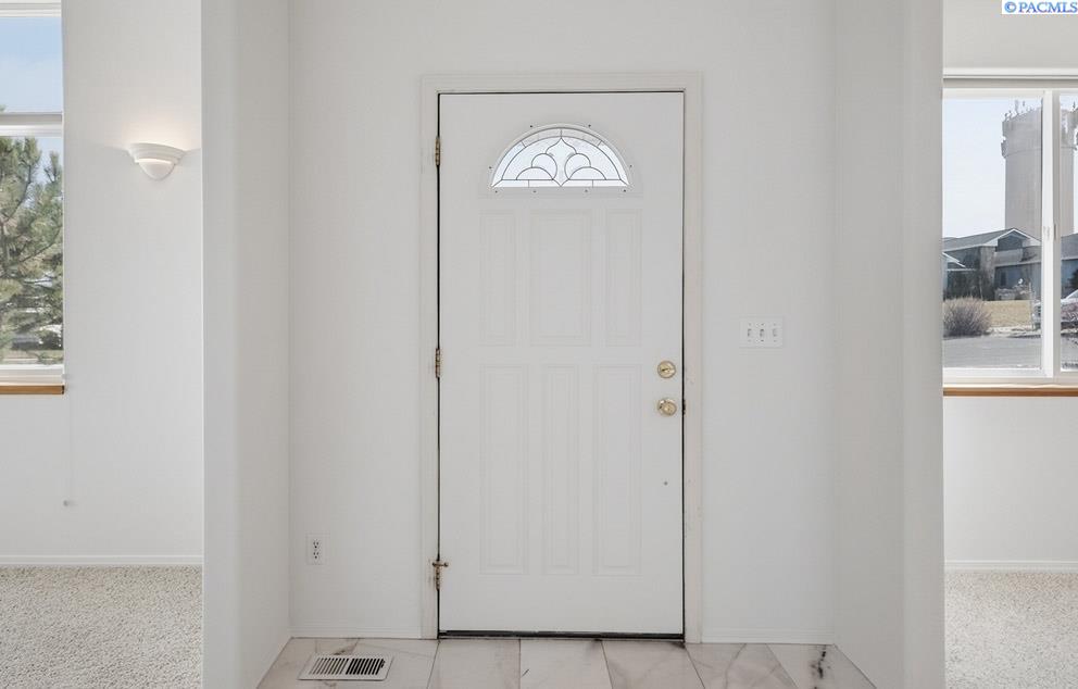 1225 SW Campus View Dr