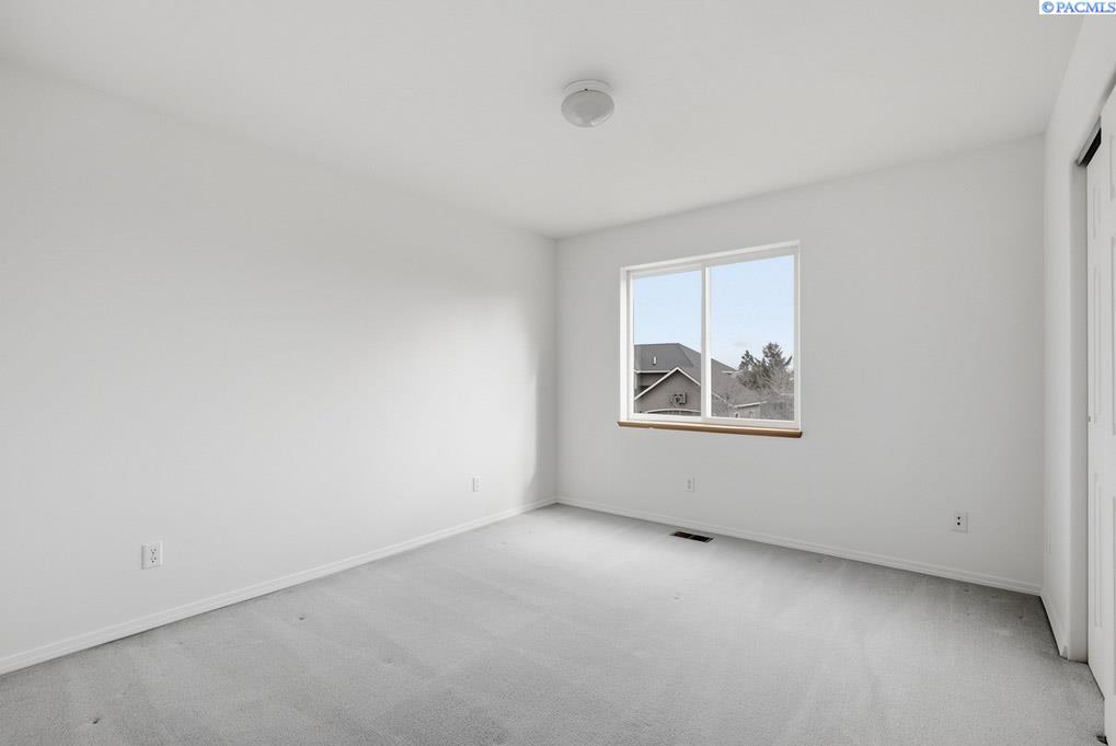 1225 SW Campus View Dr