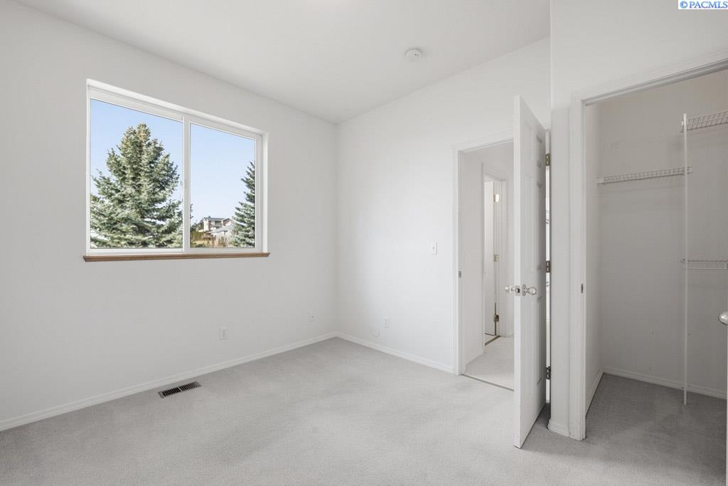 1225 SW Campus View Dr