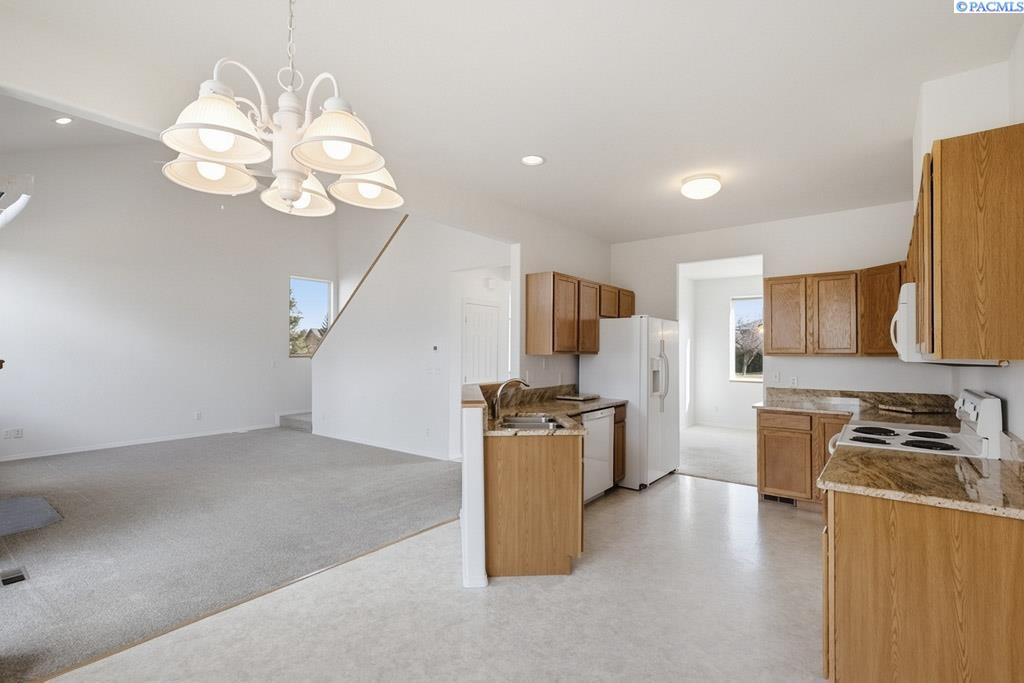 1225 SW Campus View Dr