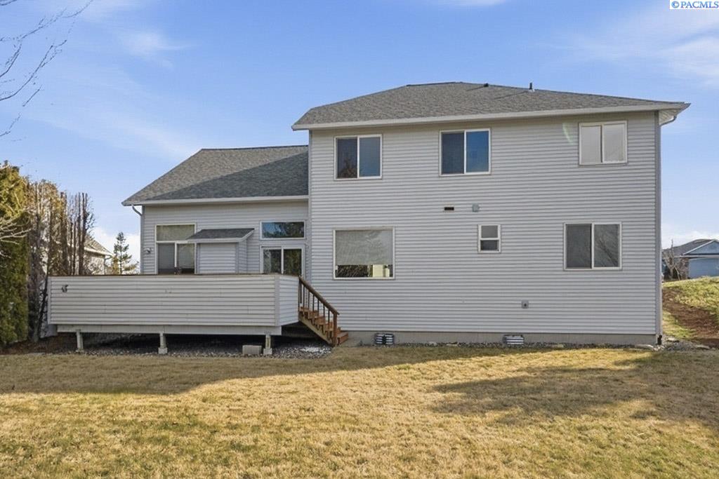 1225 SW Campus View Dr