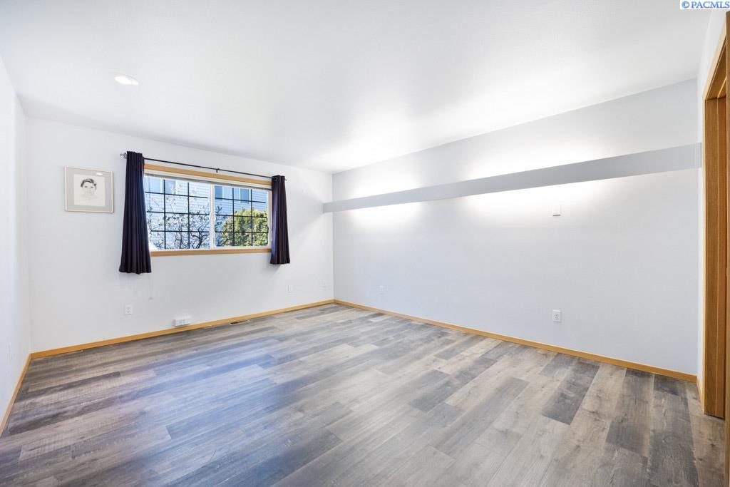 1501 SE Footloose