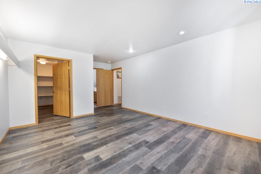 1501 SE Footloose