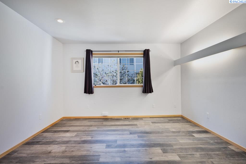 1501 SE Footloose