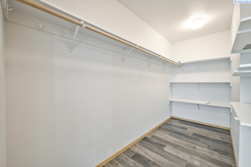 1501 SE Footloose