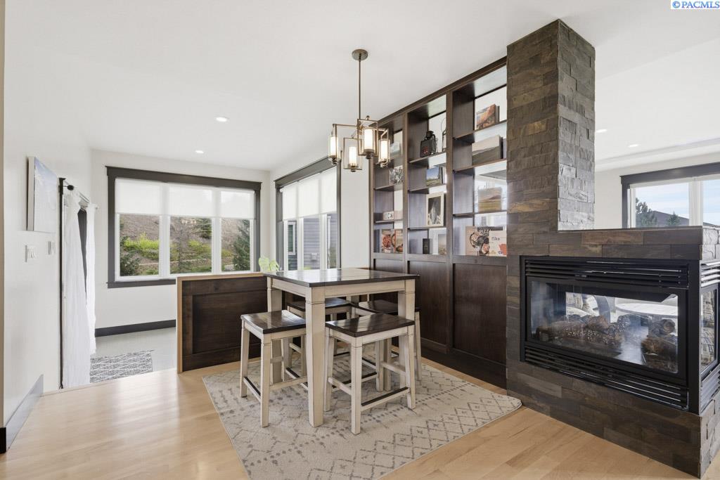 200 SW Barclay Ct.