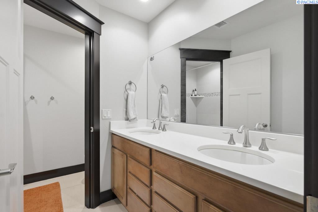 200 SW Barclay Ct.