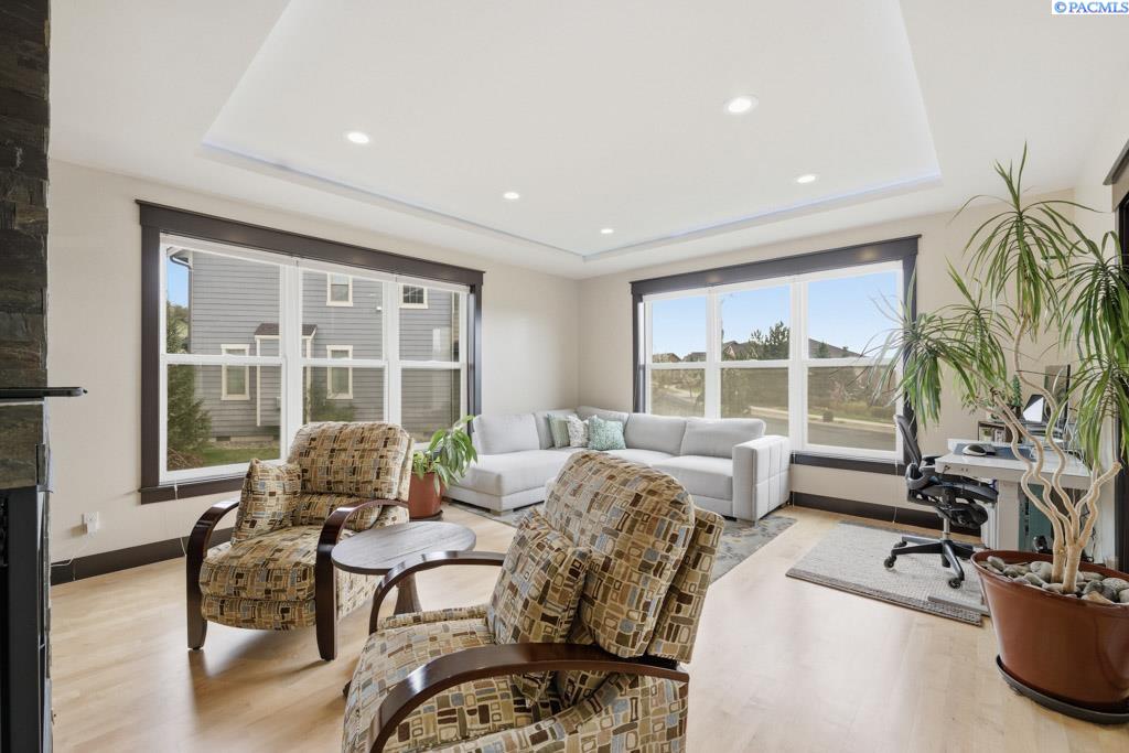 200 SW Barclay Ct.
