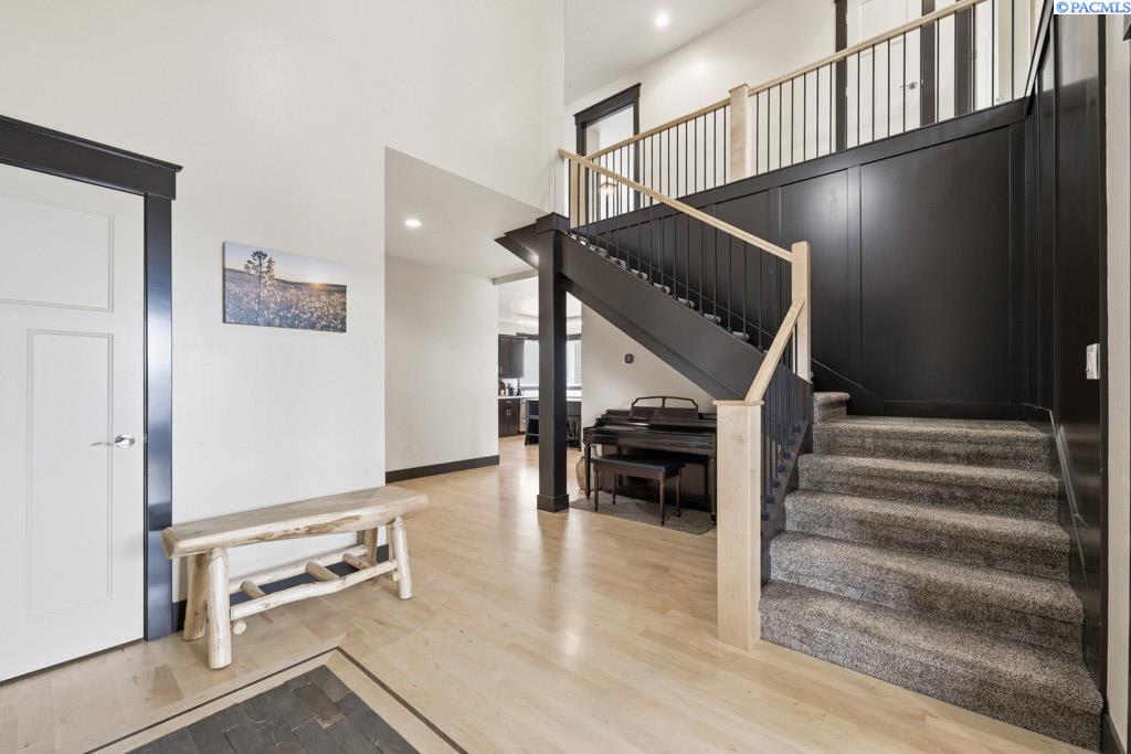 200 SW Barclay Ct.