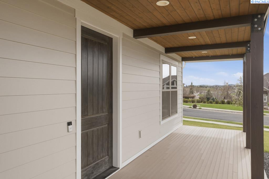 200 SW Barclay Ct.