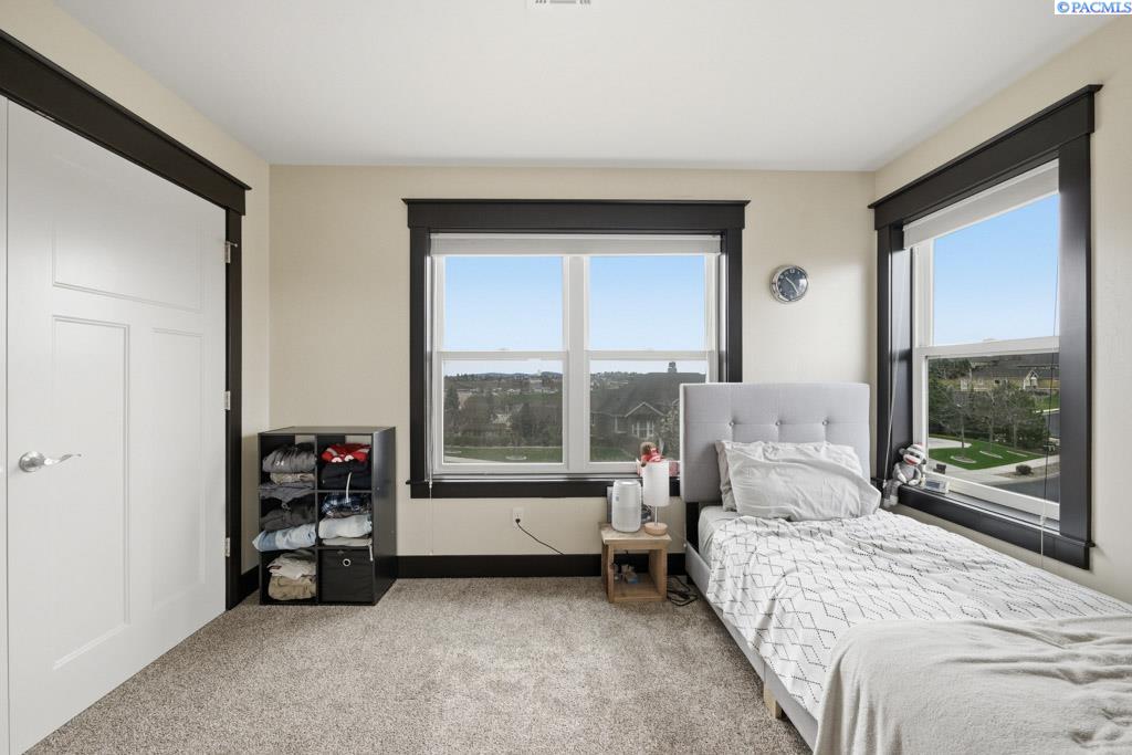 200 SW Barclay Ct.