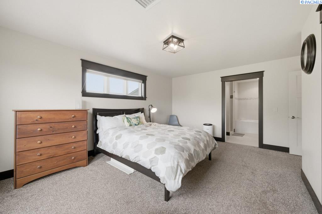 200 SW Barclay Ct.