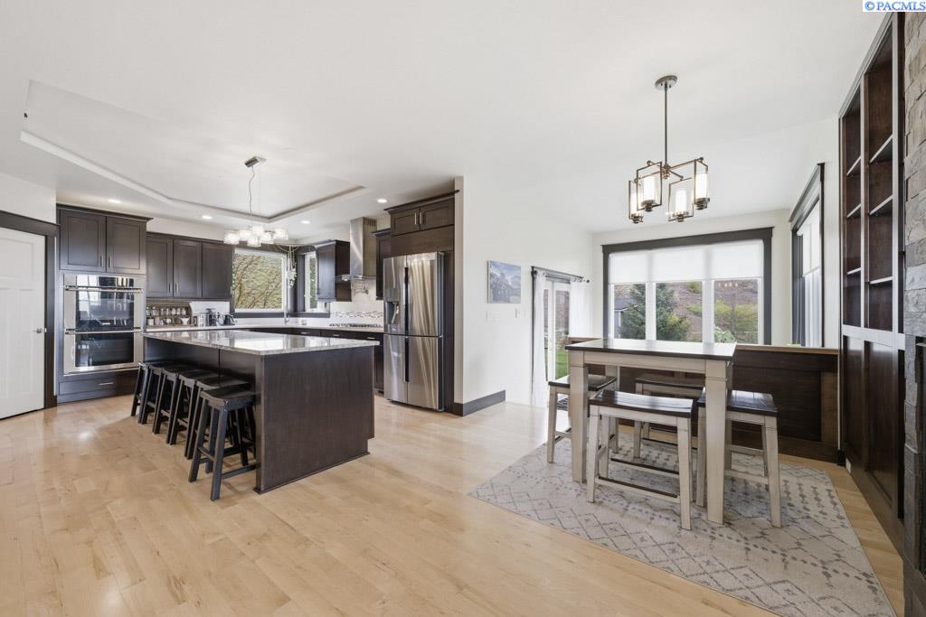 200 SW Barclay Ct.