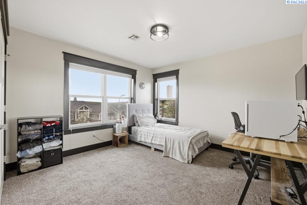 200 SW Barclay Ct.
