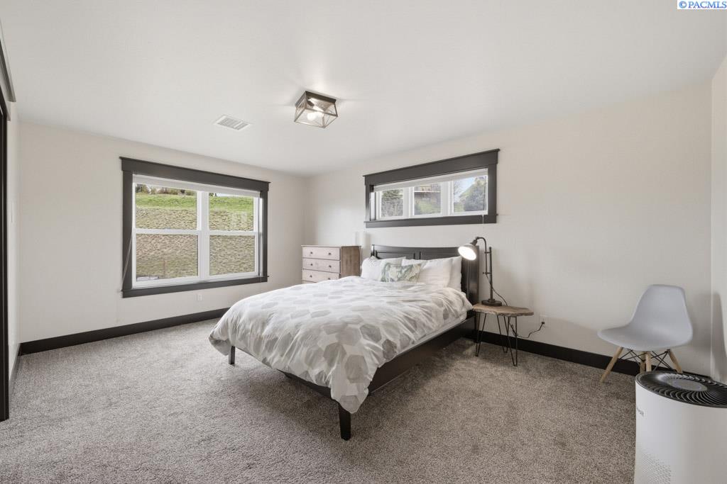200 SW Barclay Ct.