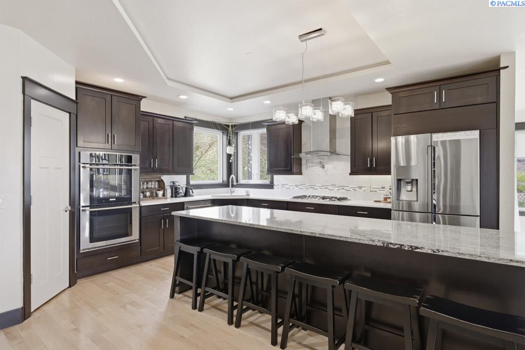 200 SW Barclay Ct.
