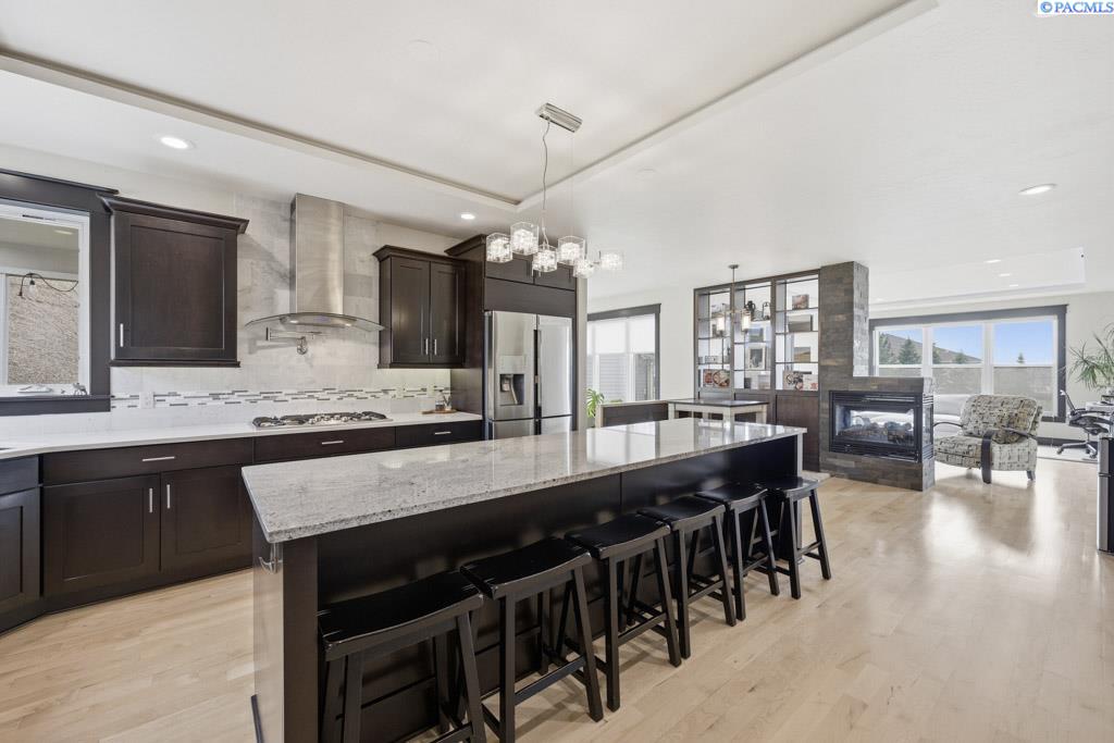 200 SW Barclay Ct.