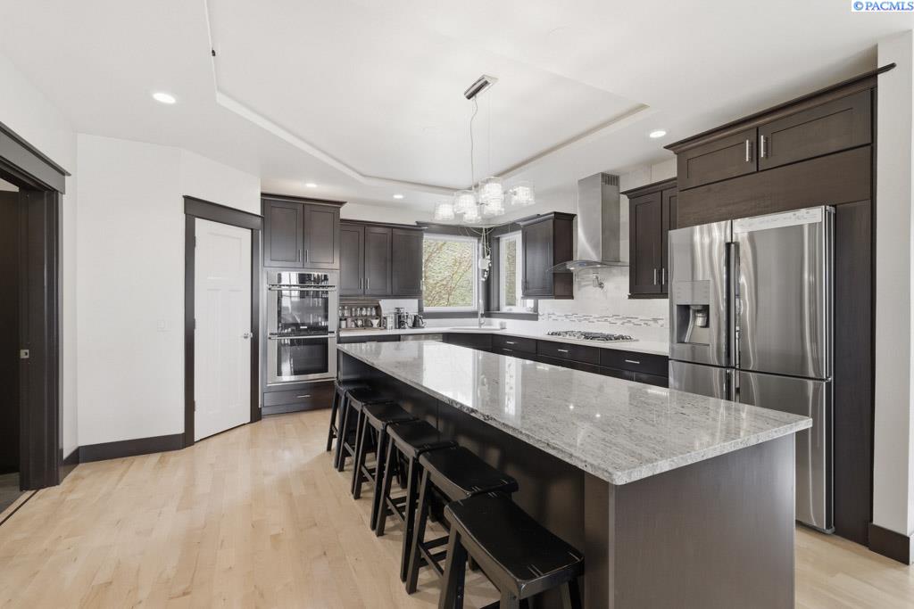 200 SW Barclay Ct.