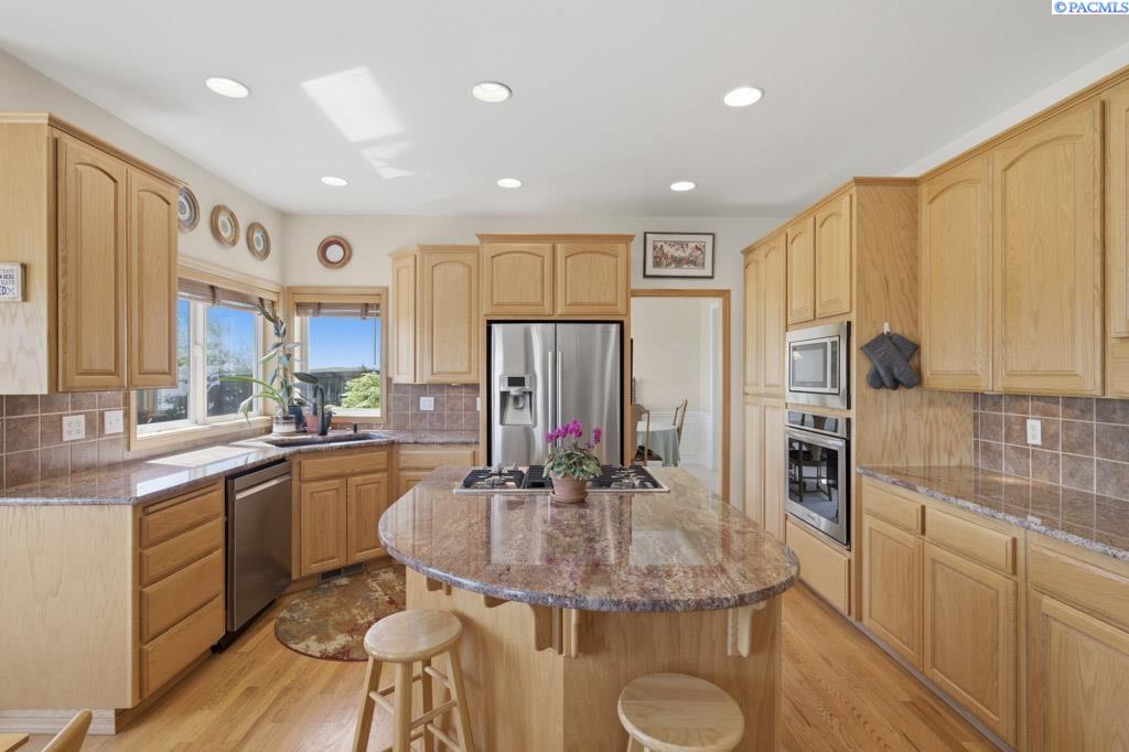 1525 NW Nicole Ct
