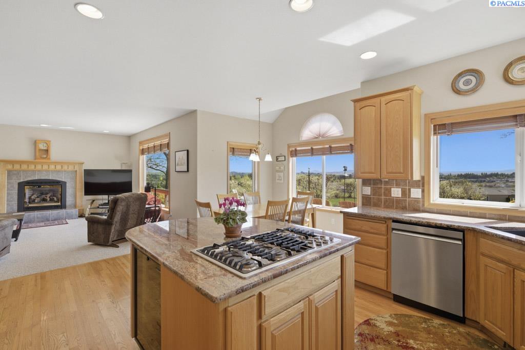 1525 NW Nicole Ct