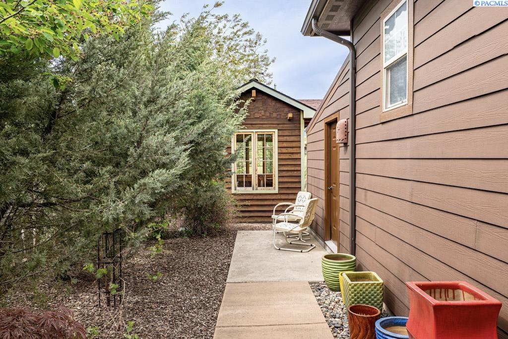 920 SW Center Street