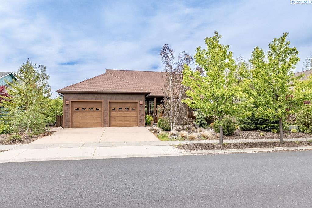 920 SW Center Street