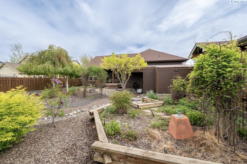 920 SW Center Street