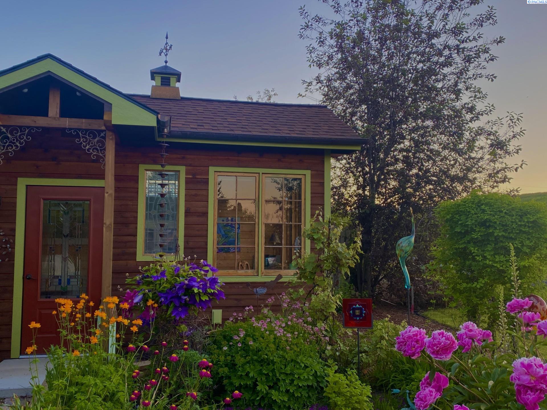 920 SW Center Street
