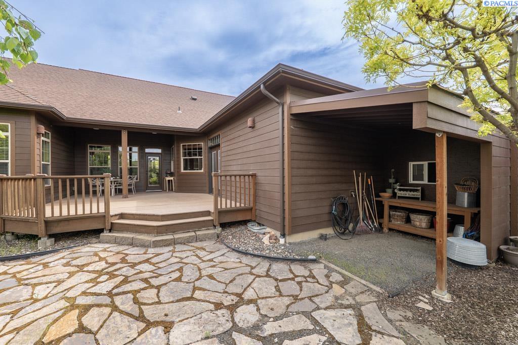 920 SW Center Street