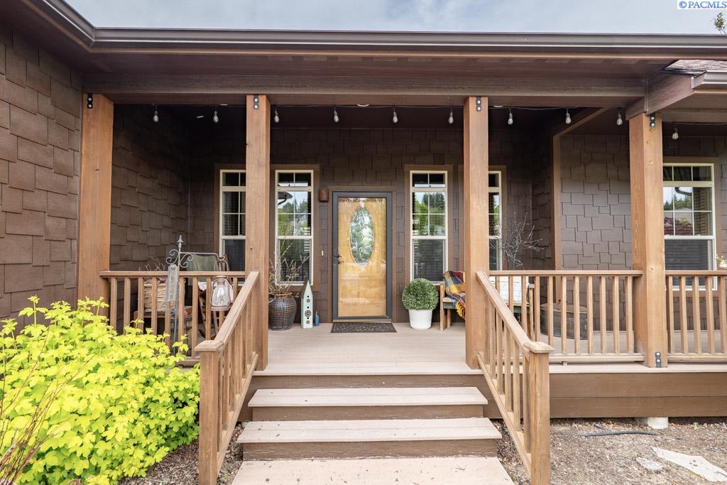 920 SW Center Street