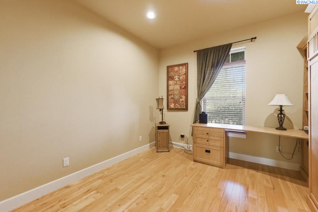 920 SW Center Street