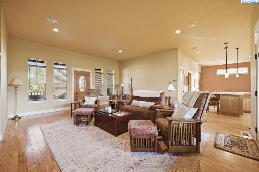 920 SW Center Street