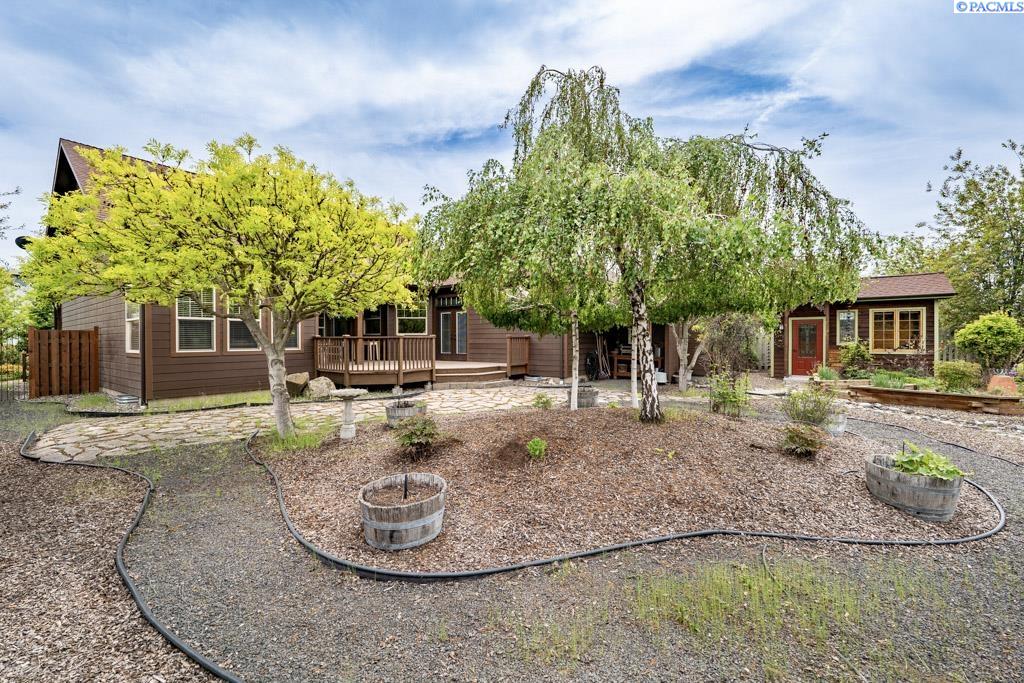 920 SW Center Street