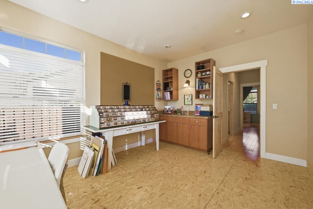 920 SW Center Street