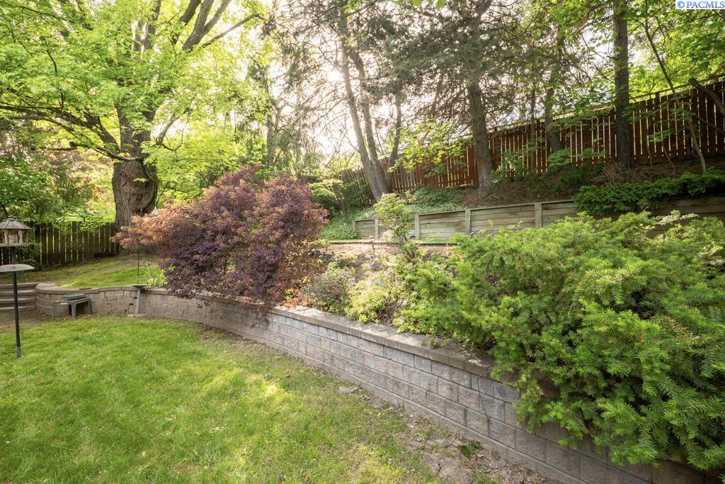 340 NW Larry Street