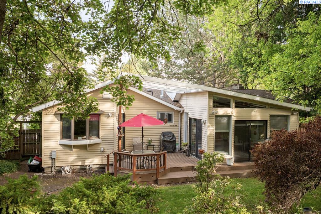 340 NW Larry Street