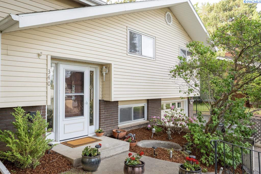 340 NW Larry Street