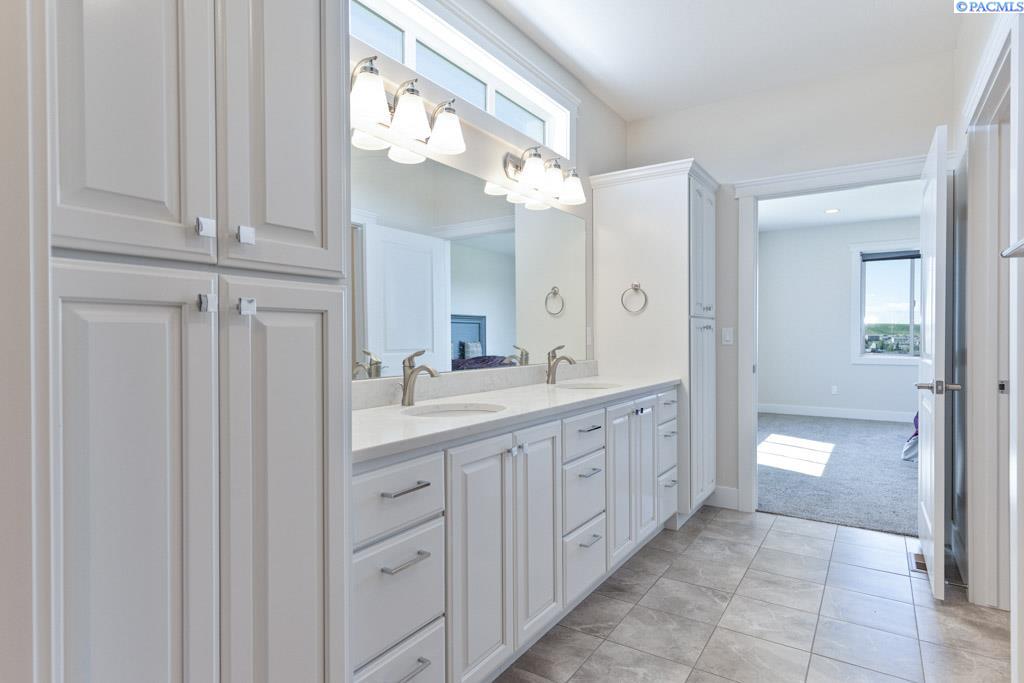 1505 SW Capri Ct