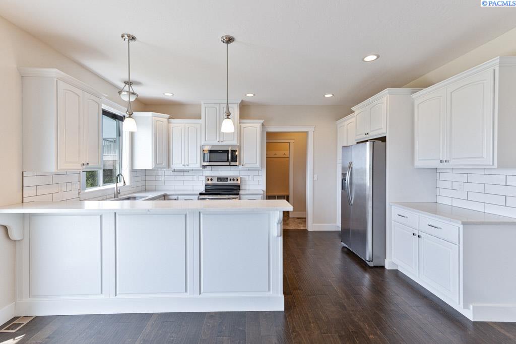 1505 SW Capri Ct
