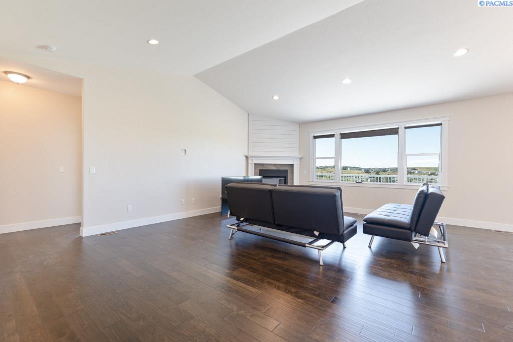 1505 SW Capri Ct