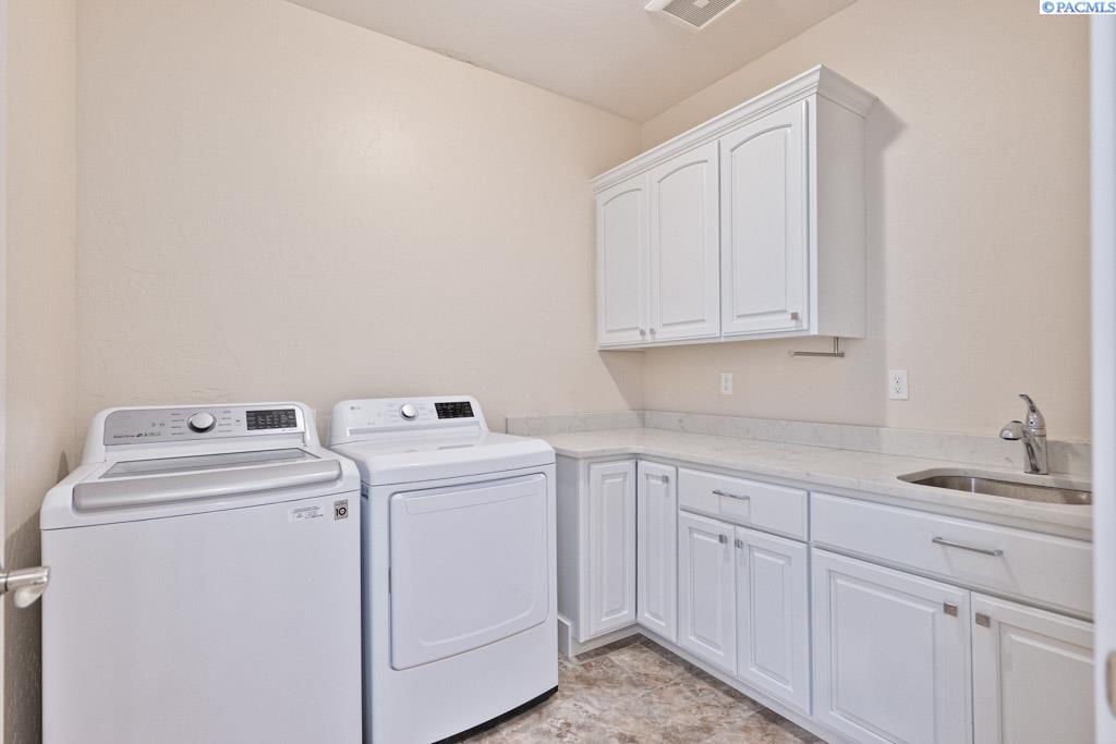 1505 SW Capri Ct
