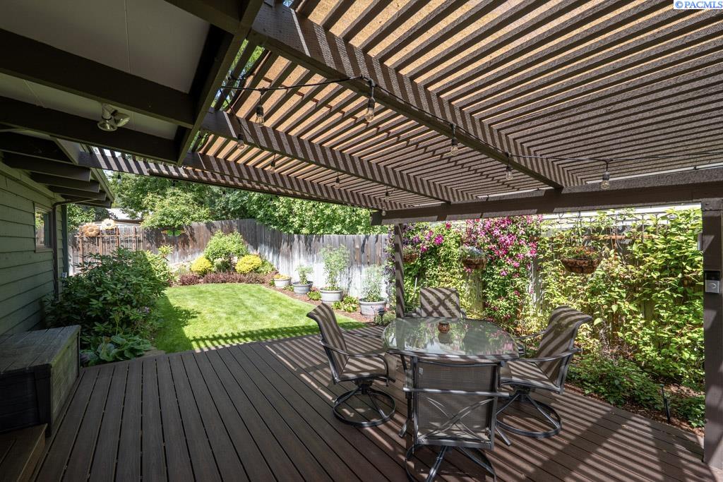 135 SW Elm Street