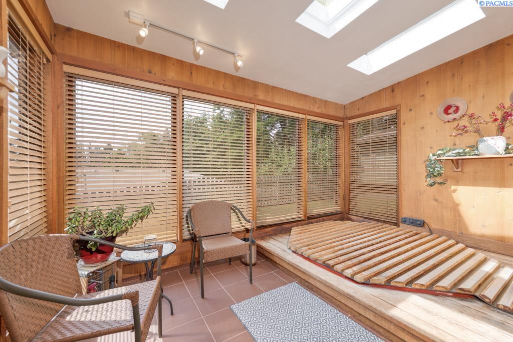 135 SW Elm Street