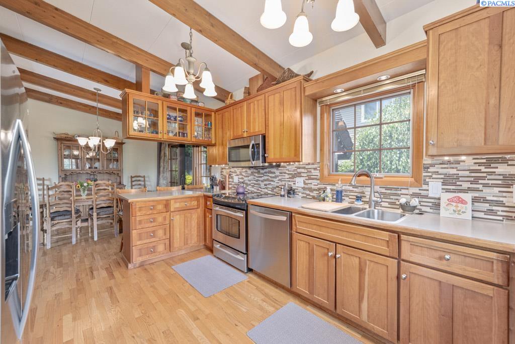 135 SW Elm Street