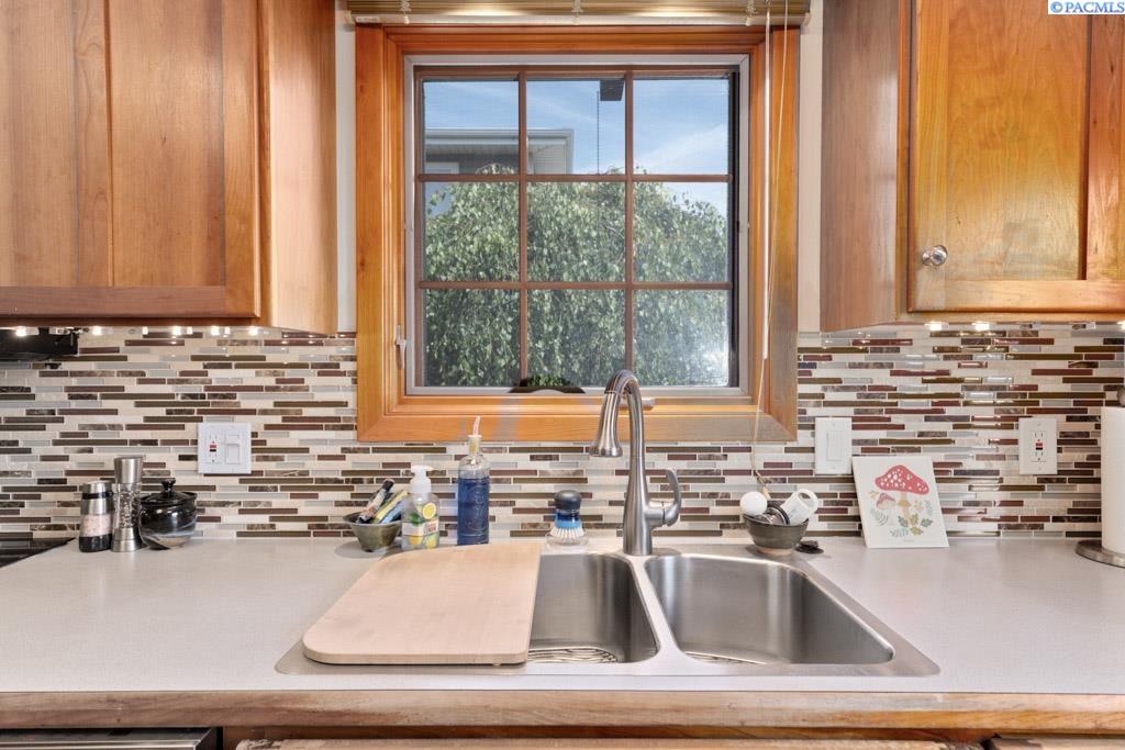 135 SW Elm Street