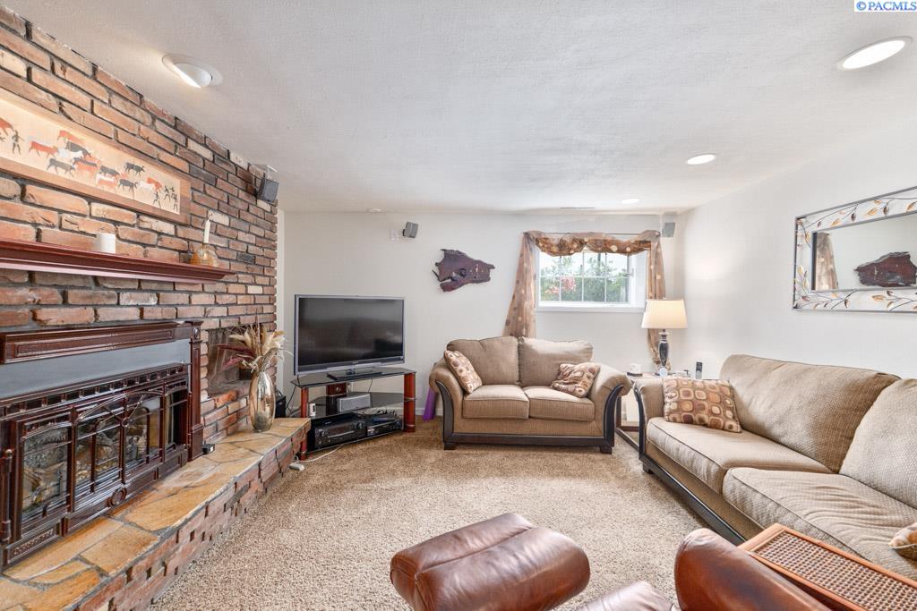 135 SW Elm Street
