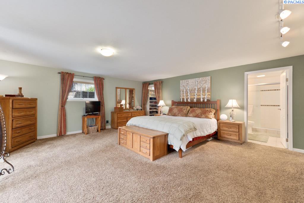 135 SW Elm Street